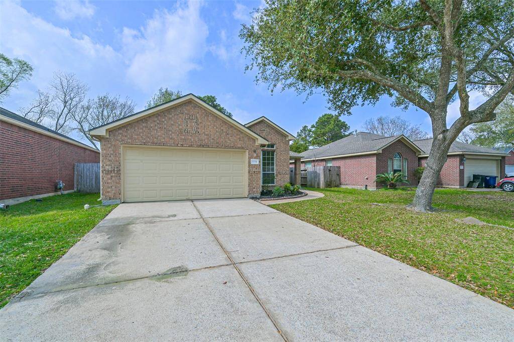 Well-maintained single story home located on a quiet cul-de-sac street in the heart of League City