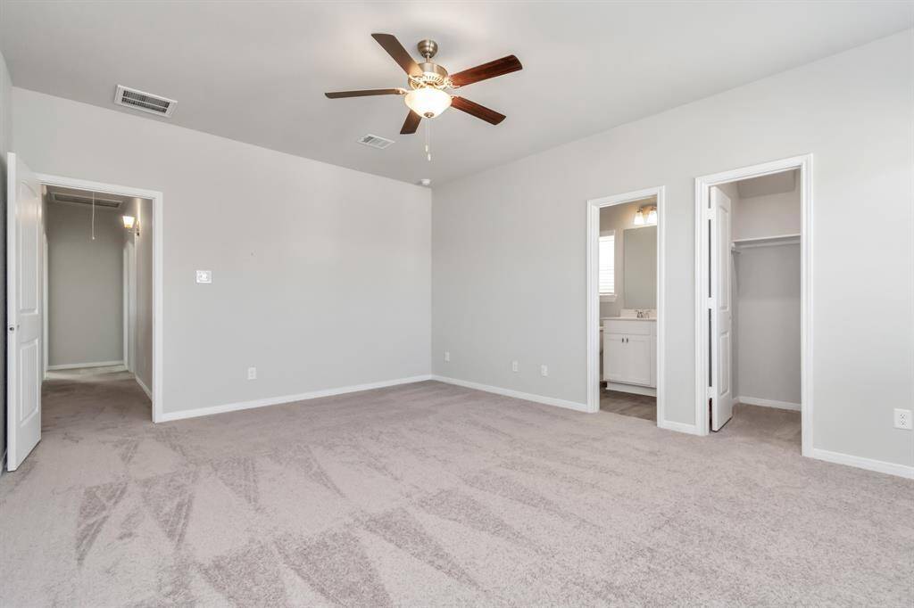 22.MASTER BEDROOM1 AND CLOSET PIC2