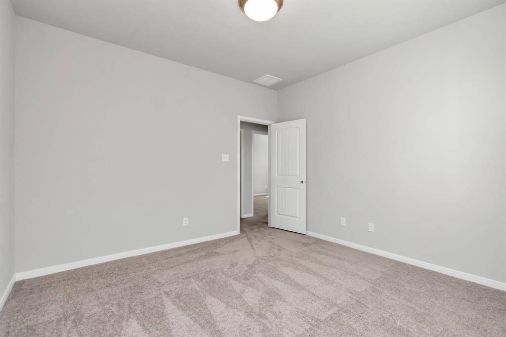 26.BEDROOM3 PIC1