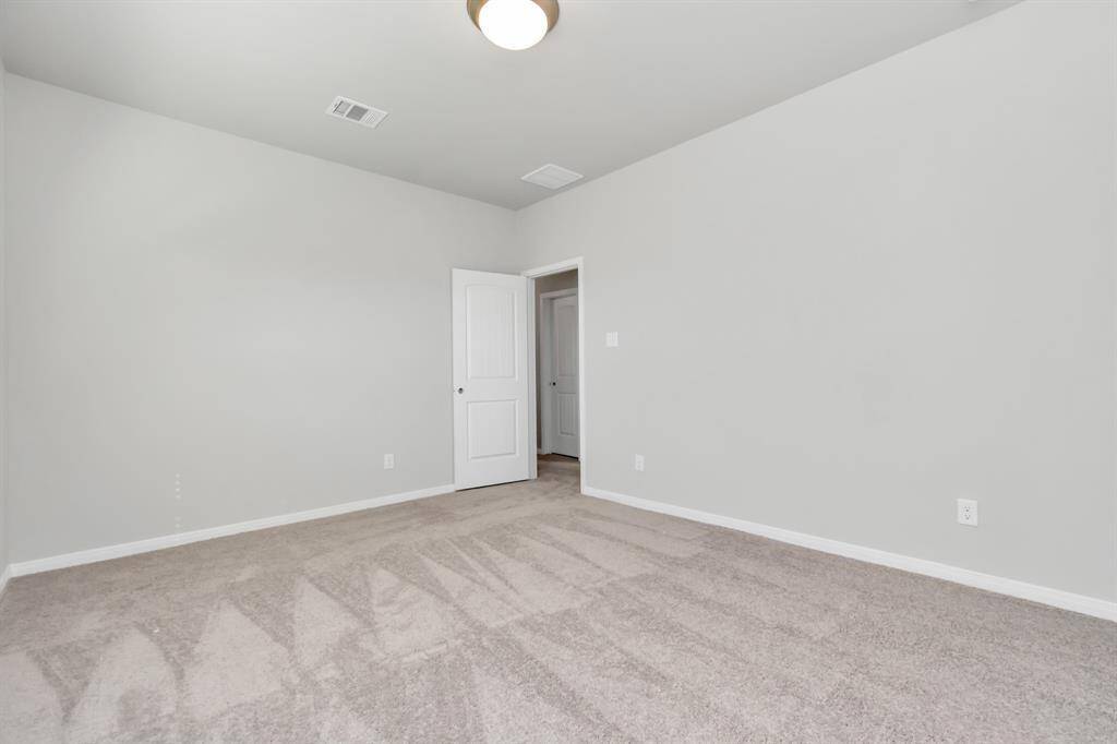 30.BEDROOM2 PIC2