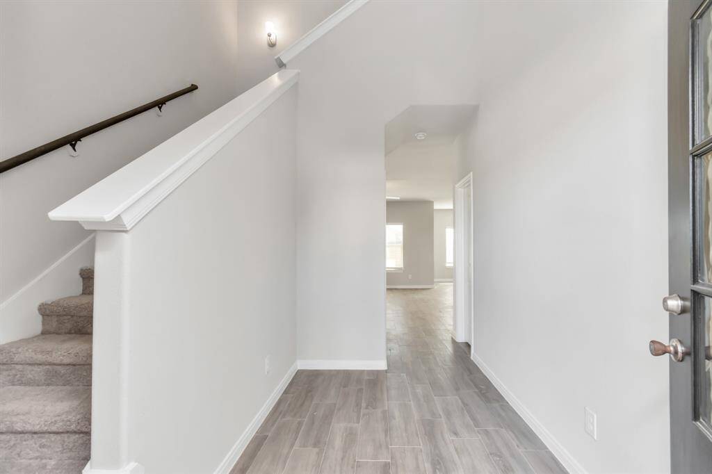 4.HOUSE ENTRANCE & STAIRCASE