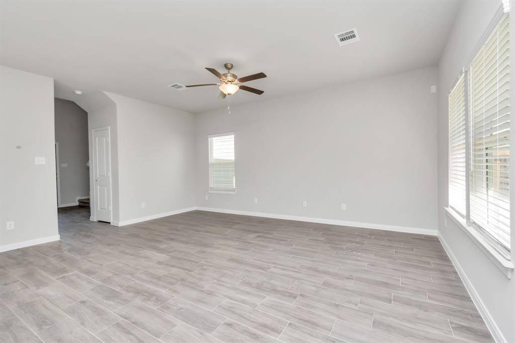 9.MAIN LIVING AREA PIC4