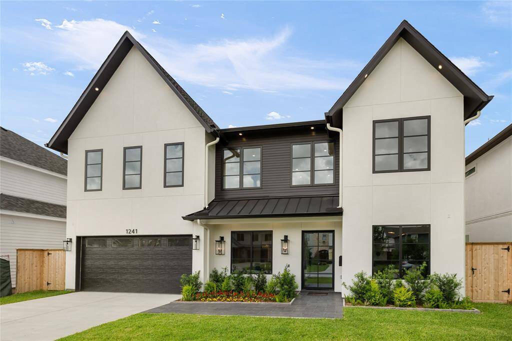 Absolutely Amazing New Construction in Oak Forest