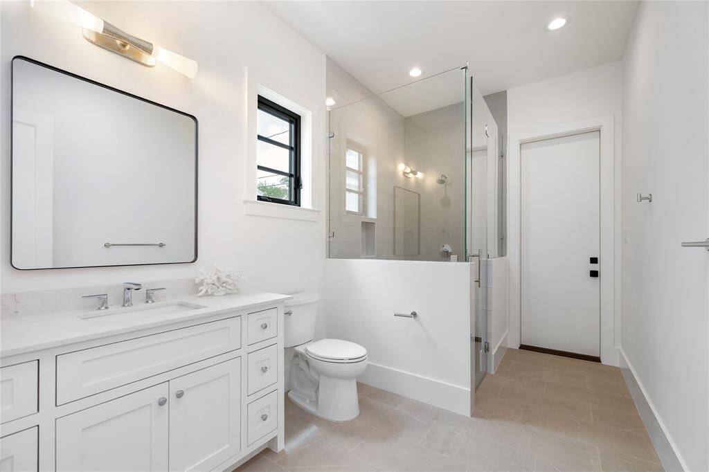 Full Bath with access to the Backyard can be a future Pool Bath