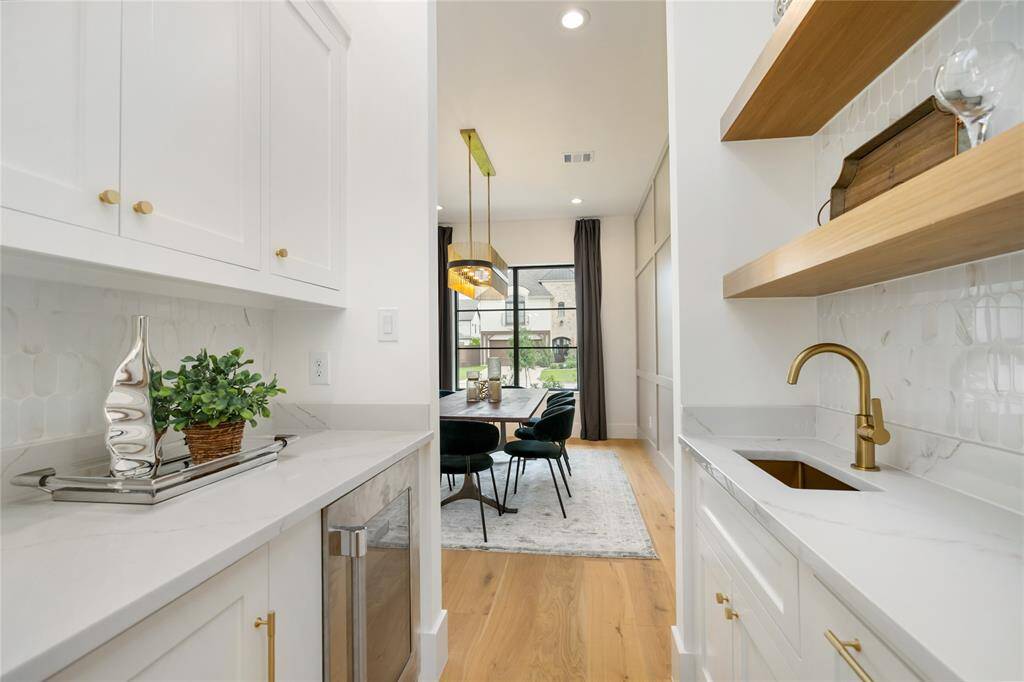 Butler's Pantry and Bar area