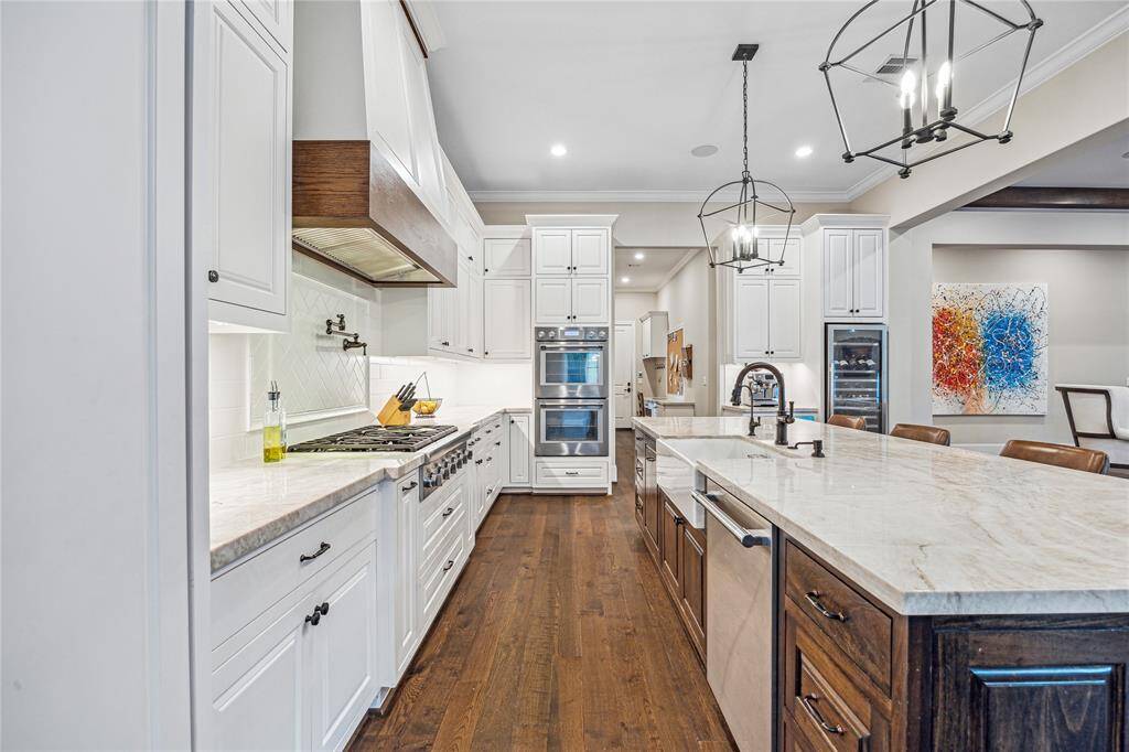 The kitchen offers easy access to the outdoor kitchen, perfect for seamless indoor-outdoor entertaining. Whether cooking inside or grilling outside, the layout allows for effortless transitions between the two spaces.