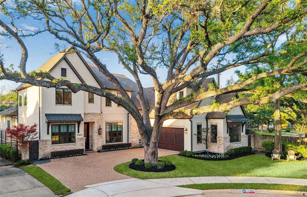 This elegant home blends luxury and functionality, with custom finishes and low-maintenance outdoor spaces. Located in a quiet cul-de-sac, it offers privacy and easy access to shopping, dining, and entertainment. Zoned to SBISD, this home provides both comfort and convenience in a prime location.