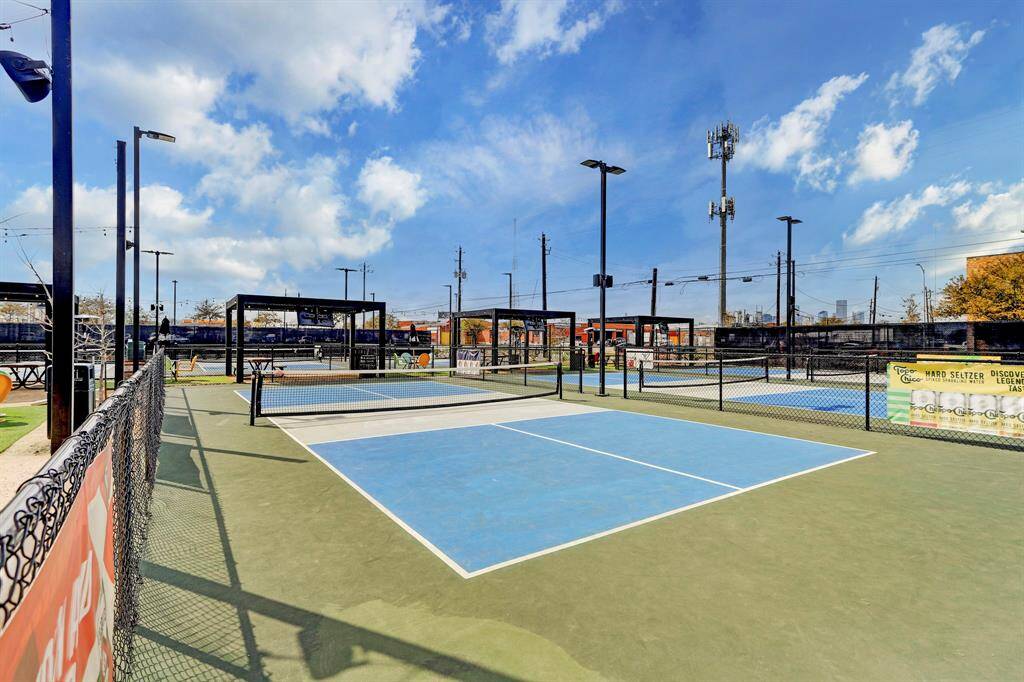 Situated in close proximity with Houston's largest employment centers: Downtown & The Medical Center, North Bryan Park is located along the border of EaDo & The Greater East End, an area rich in history with a incredible art scene, thriving businesses & some of the best eateries/ bars in town including those along Navigation Blvd that turns into a Farmers Market.The Discovery Green Park, Minute Maid Park, The Toyota Center & BBVA Compass stadium are all just moments away. Access the North Bryan Park communi