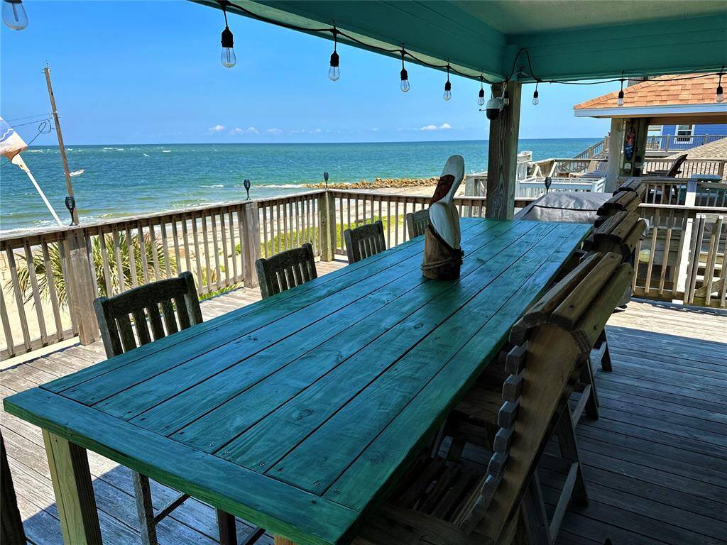 Breakfast, Brunch, Lunch, Happy Hour, Dinner... spend them all out here with a view.