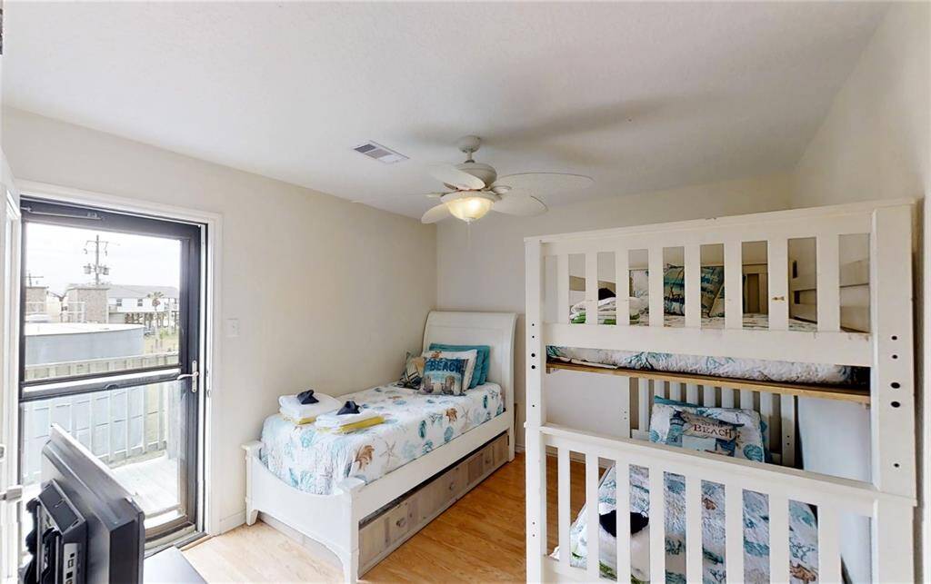 Bunk room, with trundle under the twin bed, sleeps 4