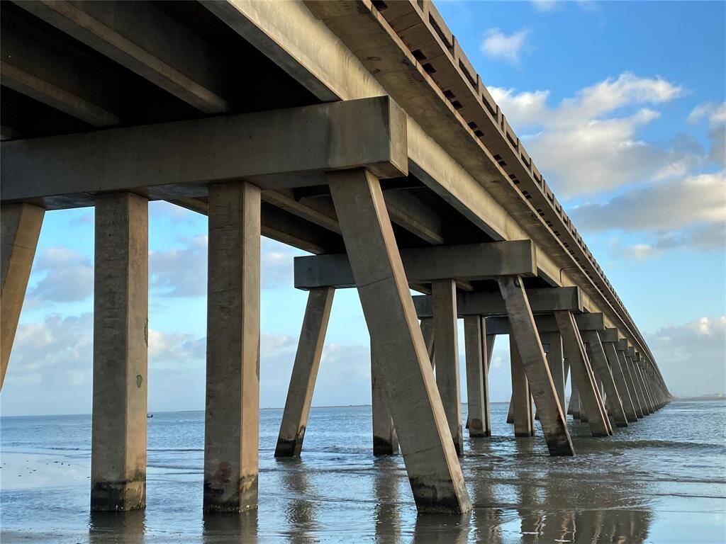 The bridge to Galveston is said to be the best place to go fishin...