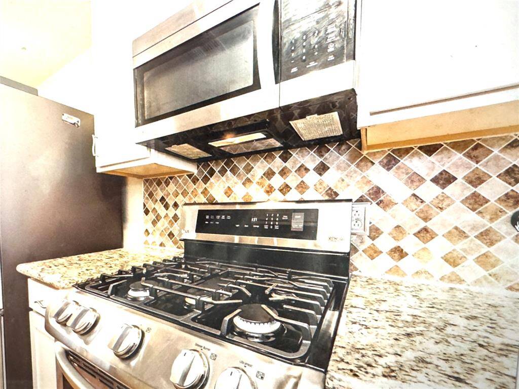 Gas stove and cooktop.