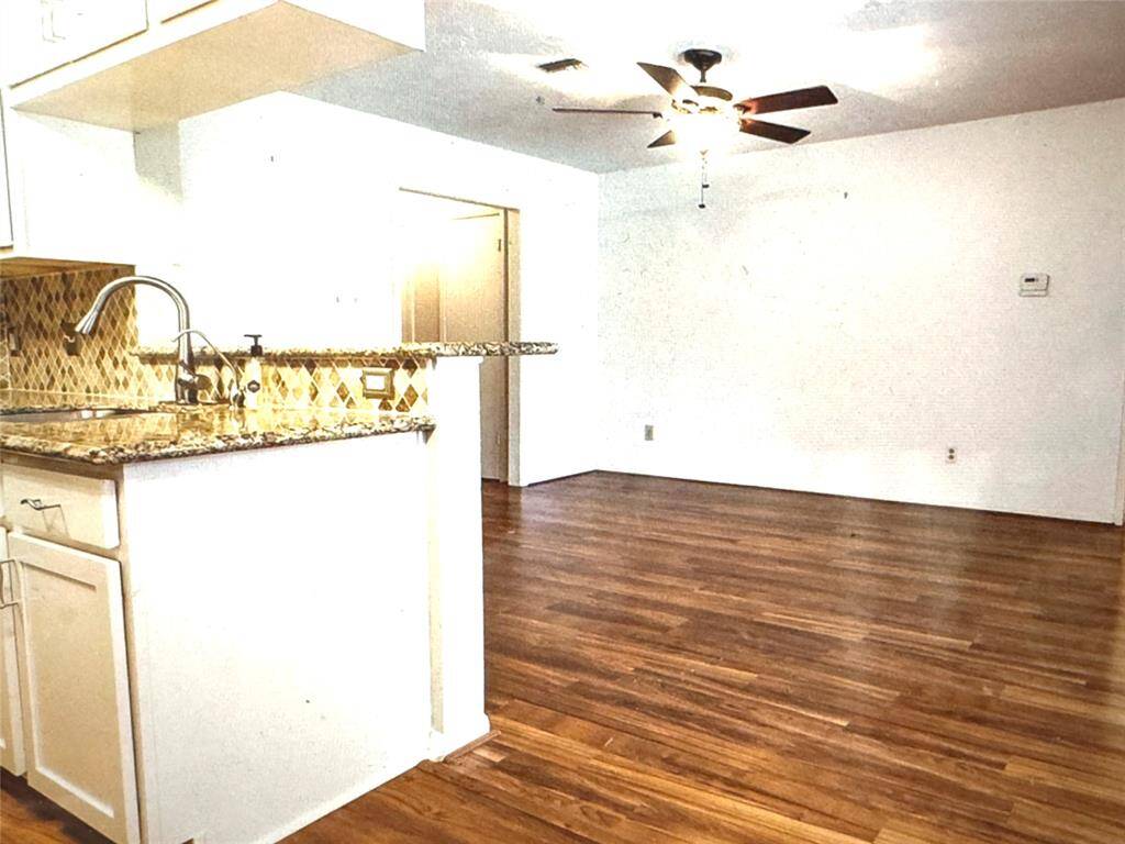Great kitchen area that opens to the family room