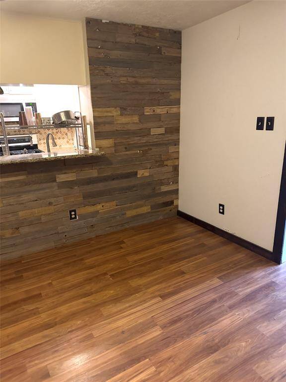 Cute decor wall of wood planks!