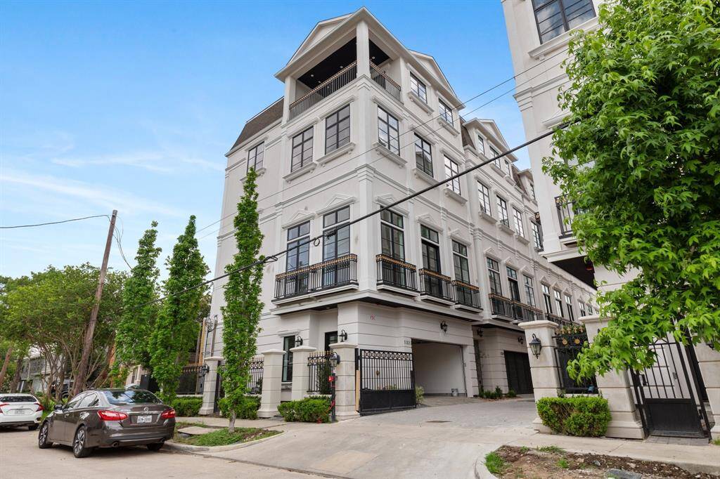 This end-unit home offers a rare combination of privacy and position, located in a gated Montrose community with Downtown views.
