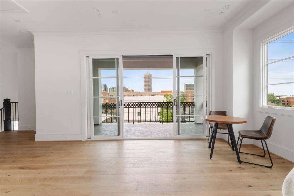 Built with a focus on efficiency, the low E, double pane Milgard windows throughout the home help keep energy costs low.