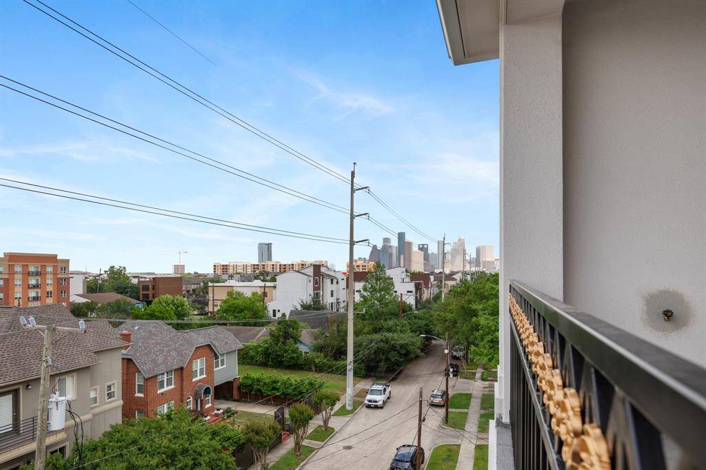 Beautiful views of the downtown skyline from the terrace.