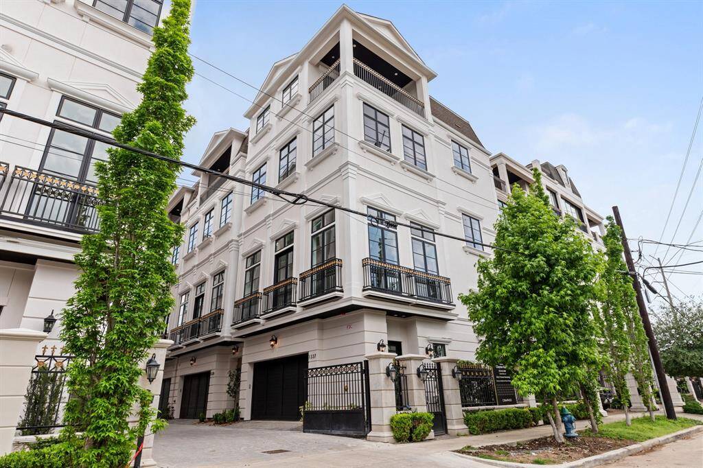 This end-unit home offers a rare combination of privacy and position, located in a gated Montrose community with Downtown views.