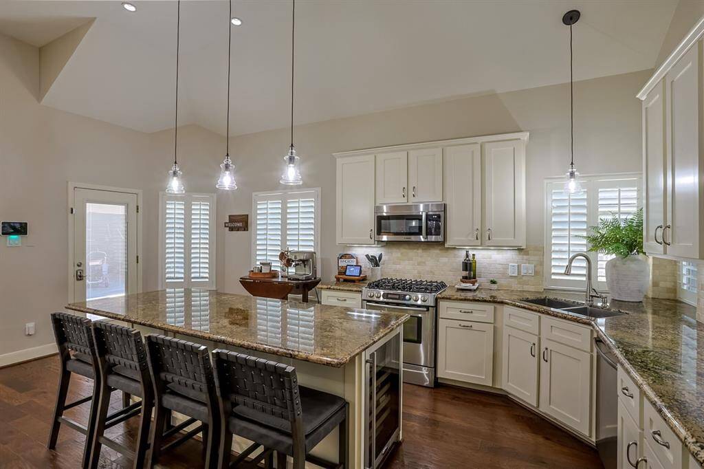Large beautiful kitchen