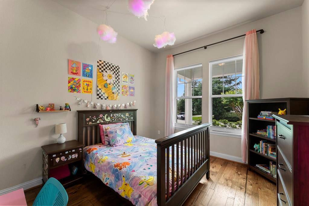 Secondary bedroom. 1st floor.