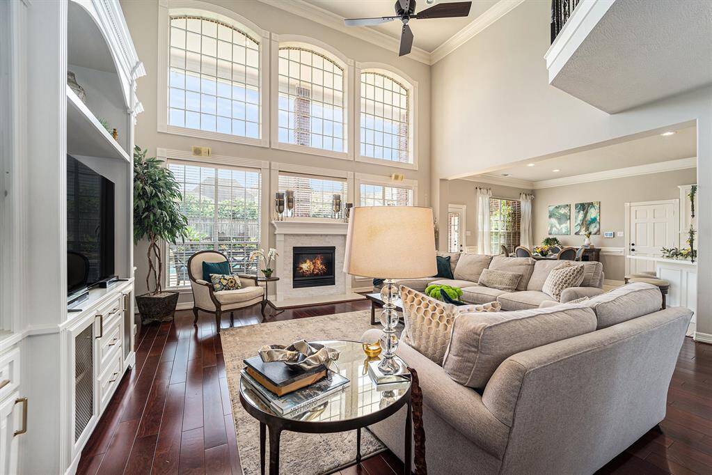This living room offers a perfect balance of comfort and style, creating the perfect space for everyday living and effortless entertaining.