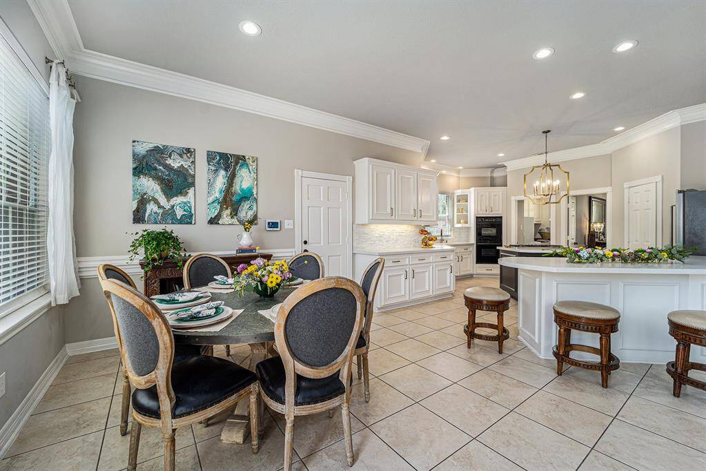 Full view of this fantastic kitchen!