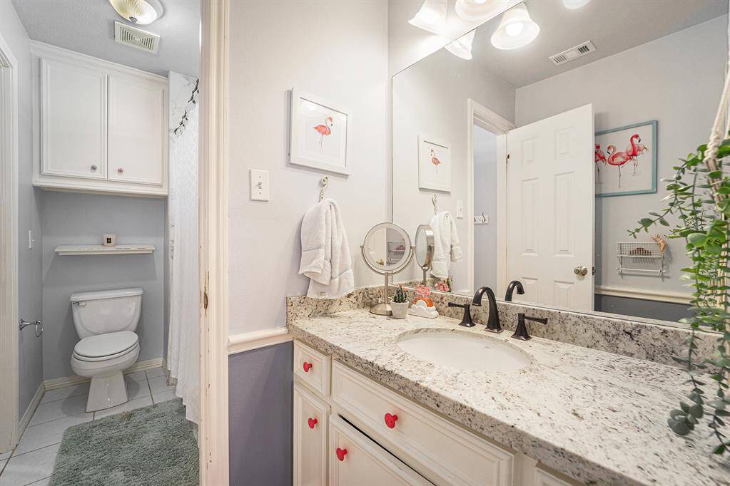 View of the Hollywood bathroom with a combination tub and shower.