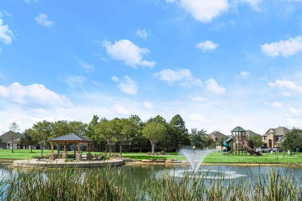 Beautiful turf park and pond in the area.