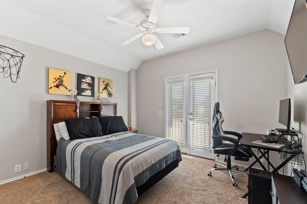 Bedroom 4 with balcony