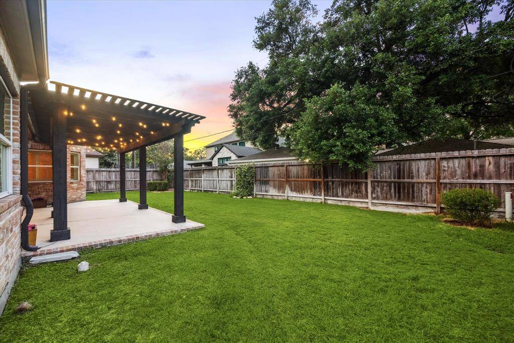 Located in the desirable Nottingham West neighborhood and zoned to the highly rated SBISD, this home offers both a prime location and an open floor plan. Enjoy easy access to local amenities, parks, and trails, all within a vibrant and welcoming community.