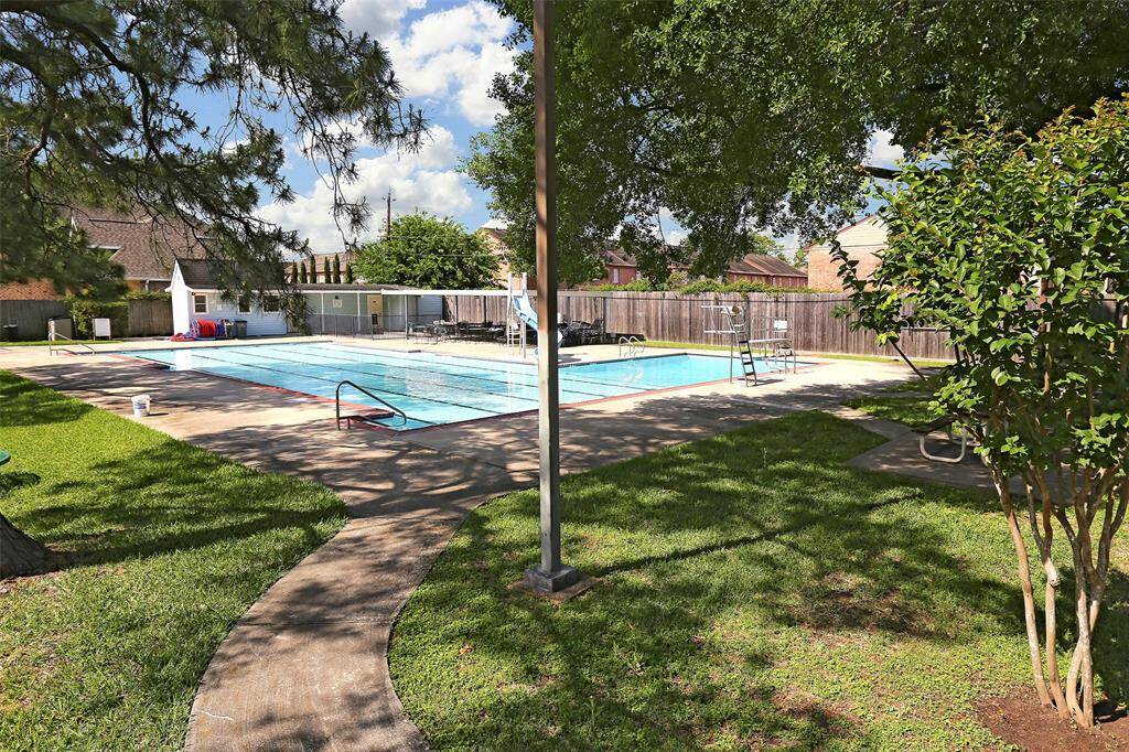 Features a spacious swimming pool, perfect for relaxing or swimming laps, adding to the neighborhood’s appeal.