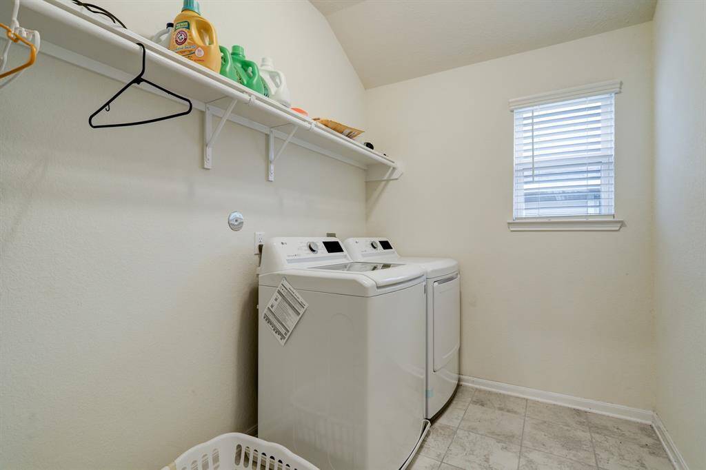 Laundry room on 2nd floor