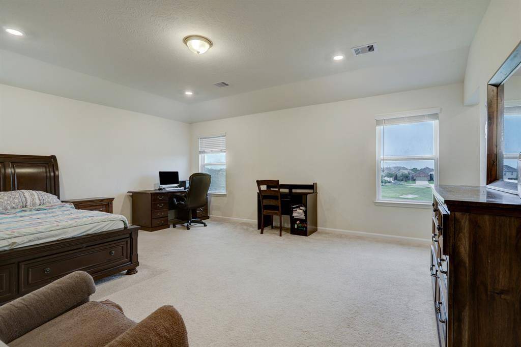 Master bathroom, separate shower and tub, double vanity