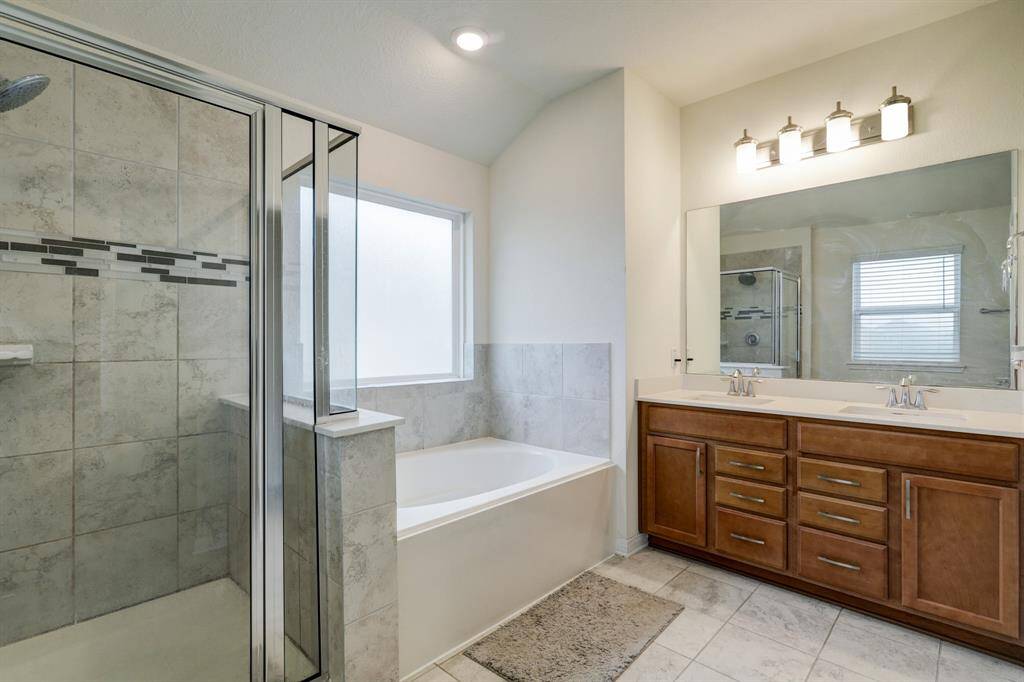 Master bathroom, separate shower and tub, double vanity