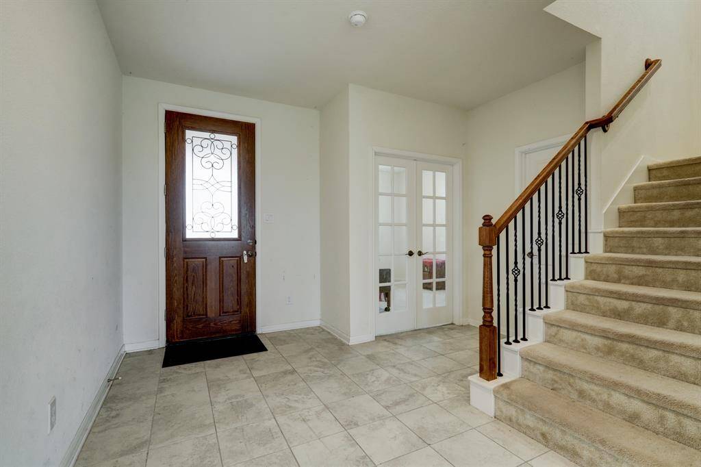 Spacious foyer