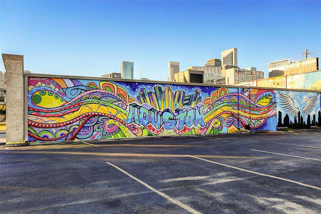 Situated in close proximity with Houston's largest employment centers: Downtown & The Medical Center, Eastwood Park is located along the Harrisburg Hike & Bike Trail!