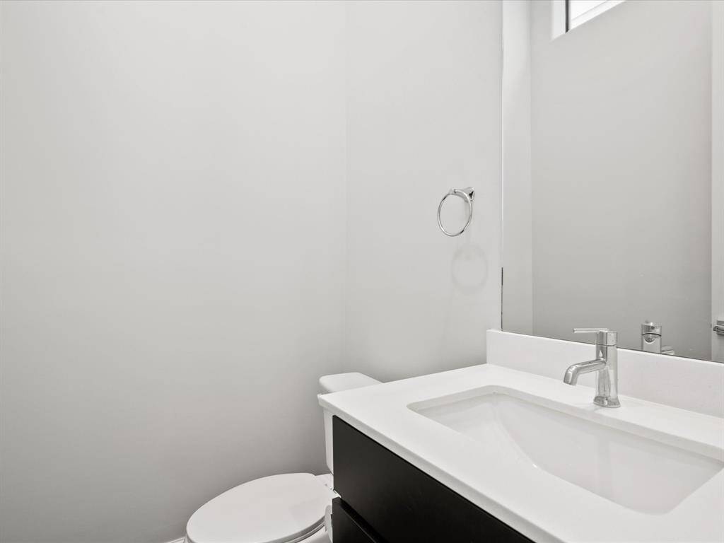 2nd floor Half-Bath