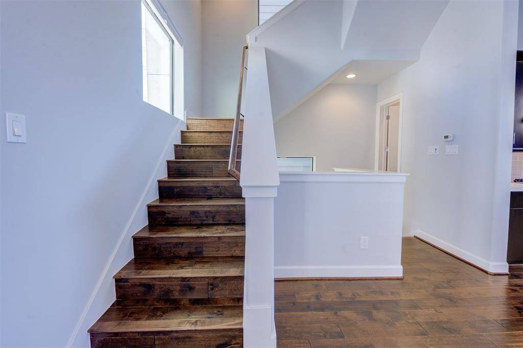 Wood flooring for a touch of modern contemporary look