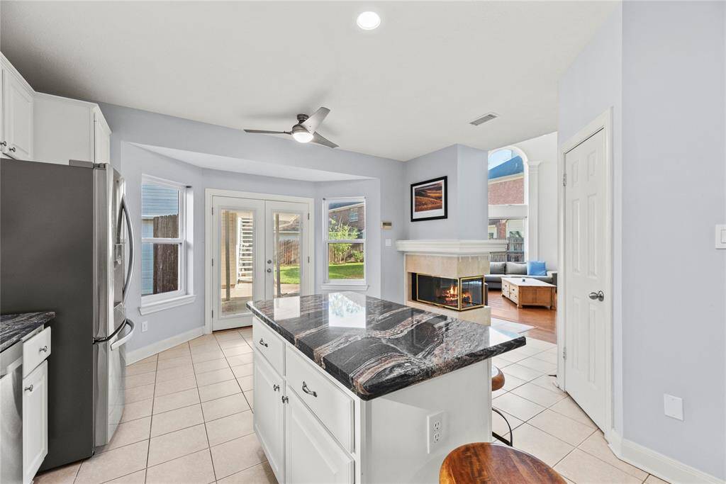 Now into the kitchen. Open and ready for you to create your masterpiece meal!