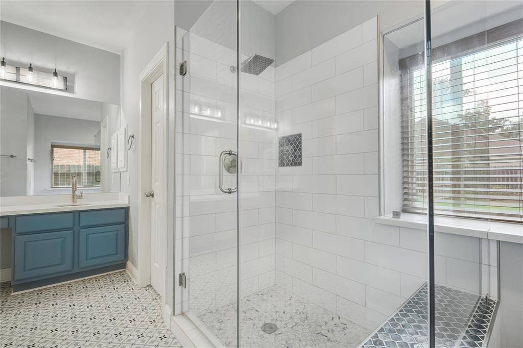 Spacious Walk In Shower with a Bench Seat!