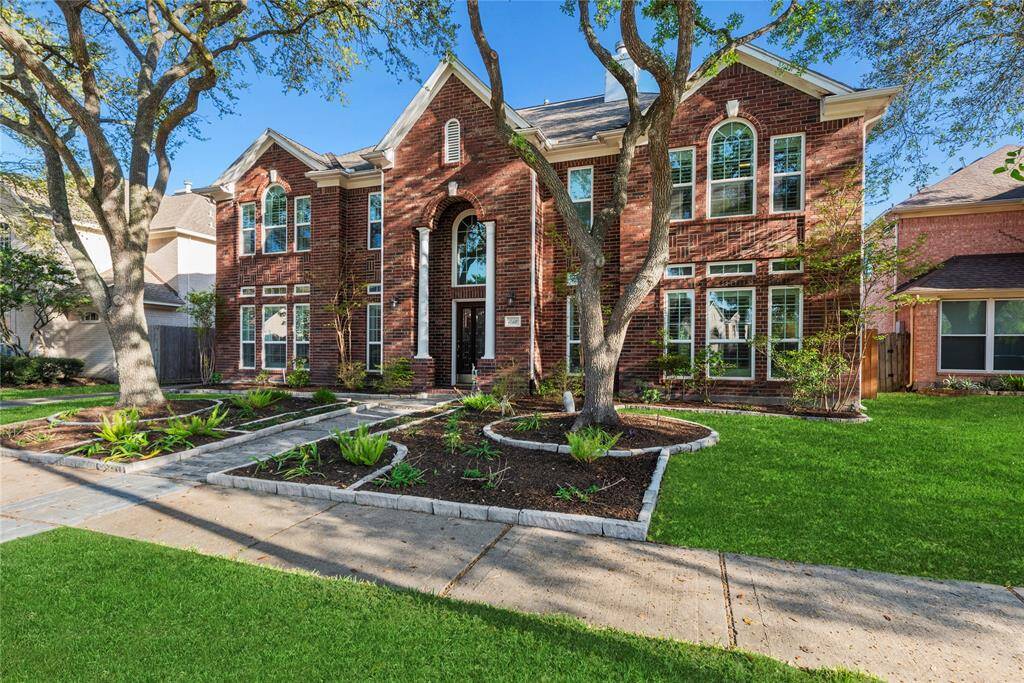 Welcome home to 14130 Glasgow Place, nestled in the Meadow Briar community! This stunning residence offers an exceptional blend of comfort, and charm in one of the area's most sought-after neighborhoods.