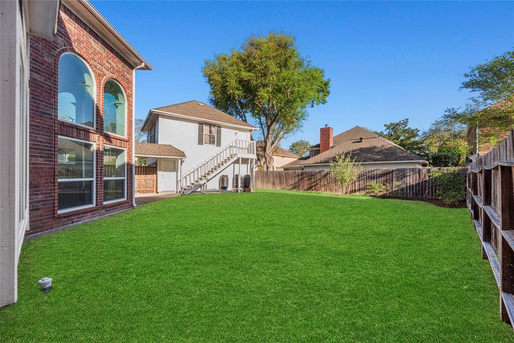 Now to the outside...this is a great backyard for the week-end hangouts and letting the kids run around.