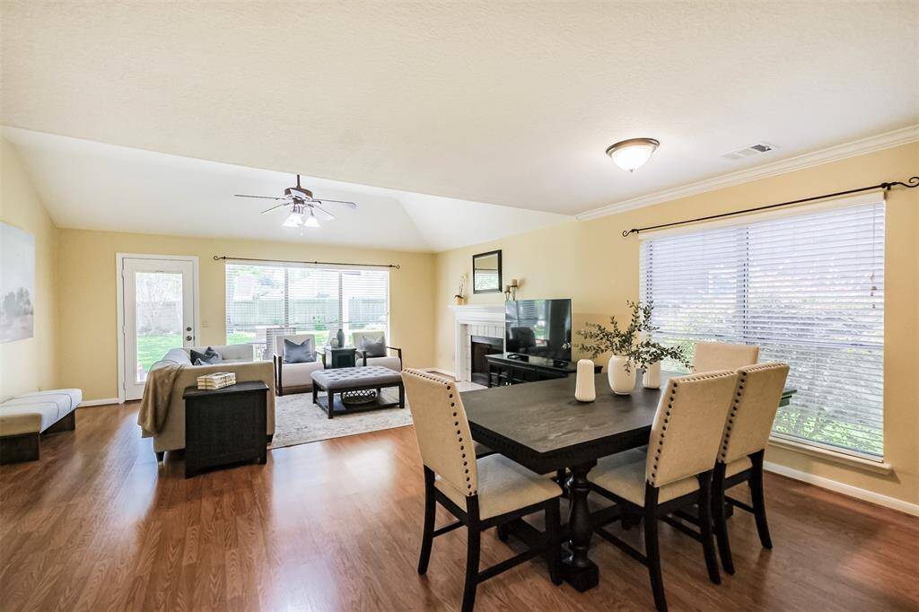 This light and bright room is the multi functional living and dining area.