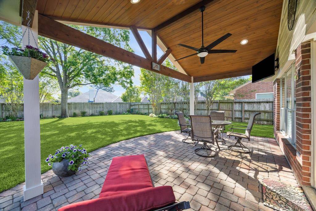 Large manicured lawn views!