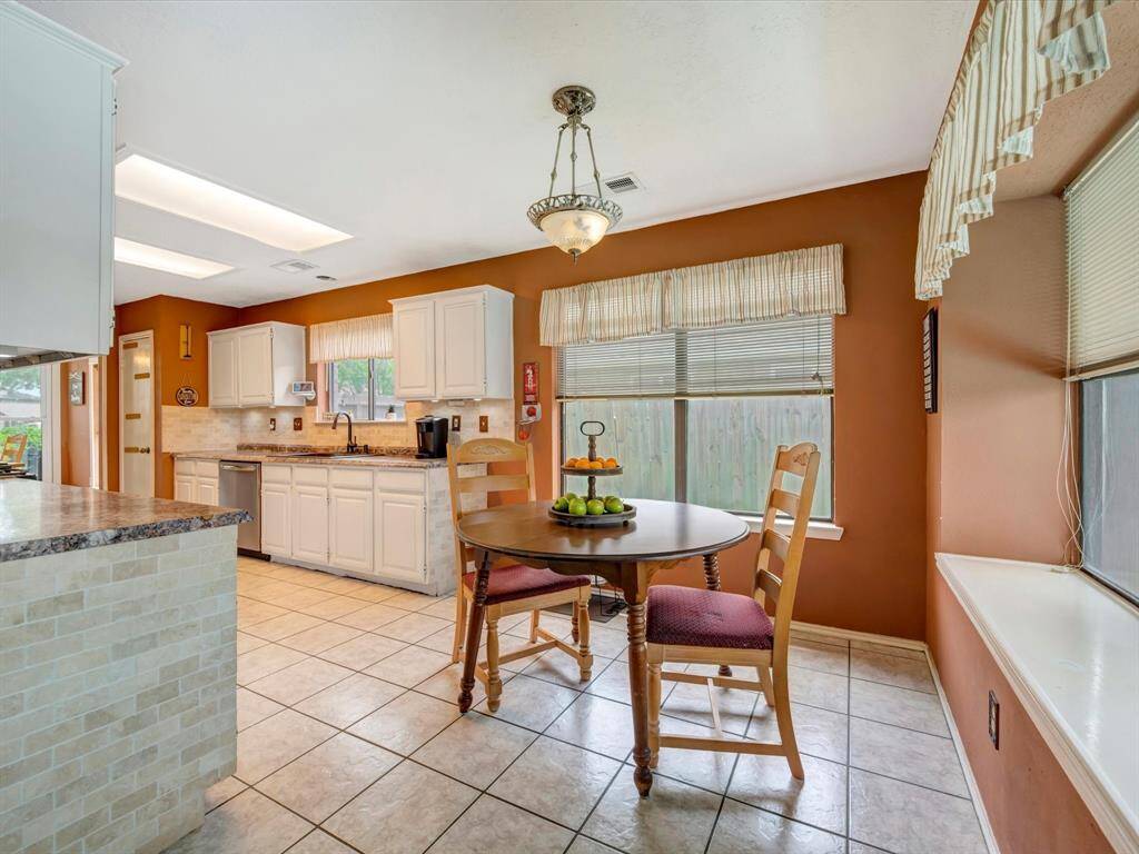 Breakfast Room