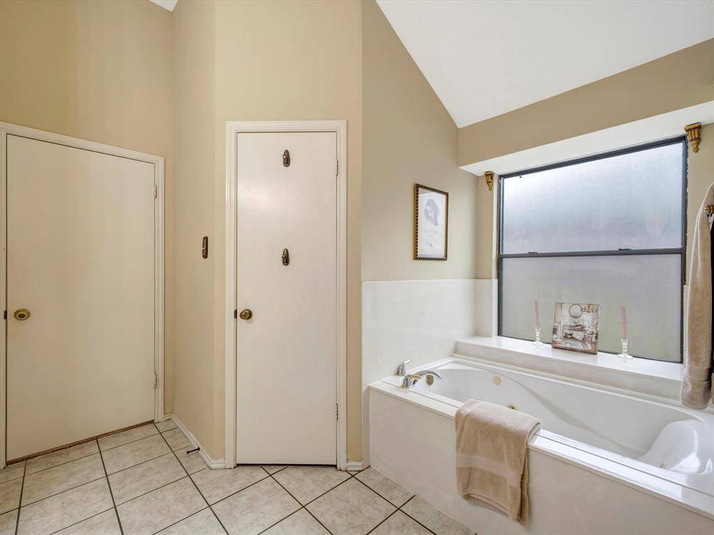 Primary Bathroom with jacuzzi tub