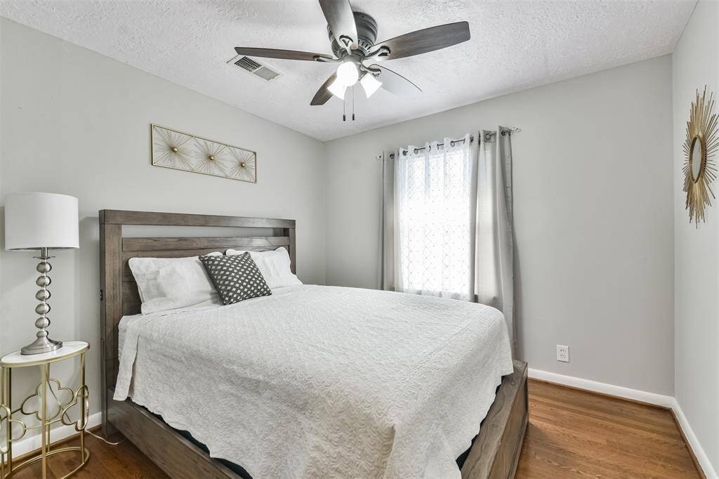 Large Bedroom