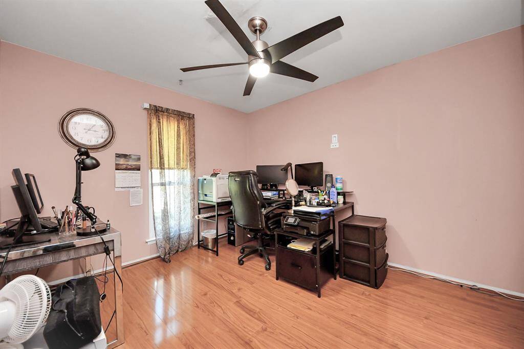 Spacious secondary  bedroom