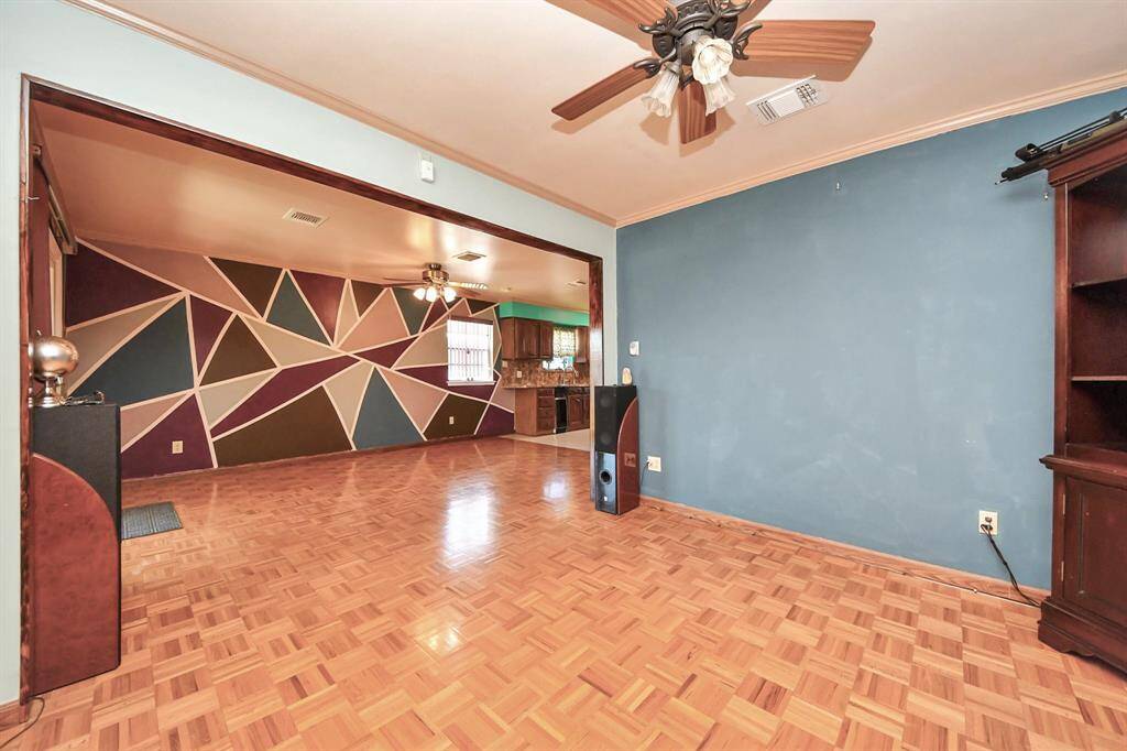 This space which could be used as an additional bedroom.