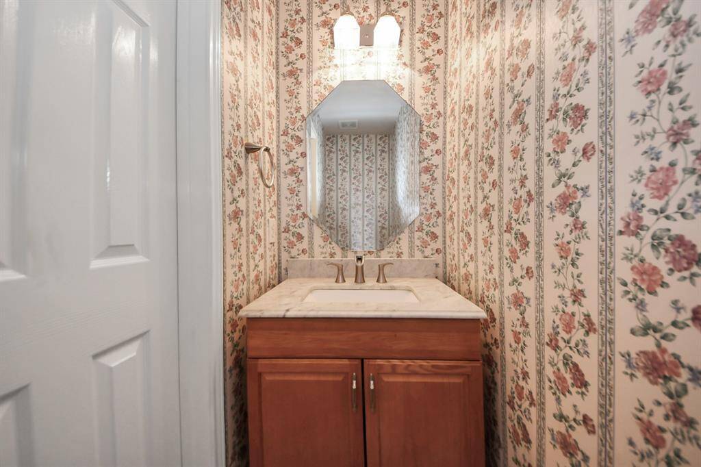 Half bath near to the formal dining